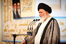 امام جمعه مشهد: مقاومت و مبارزه، راهبرد اصلی انقلاب اسلامی است | حضور مردم، معادلات جهانی جنگ را برهم زد