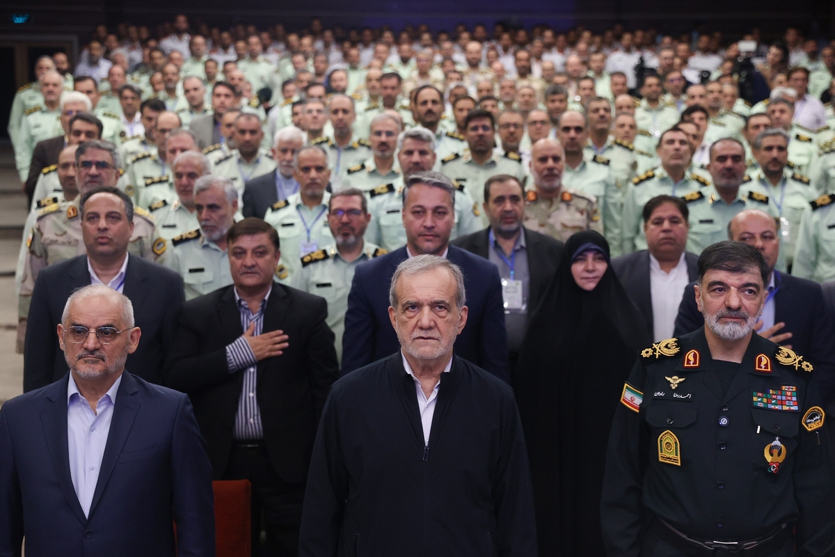 افتتاح نخستین دبیرستان پلیس با حضور رئیس جمهور در تهران