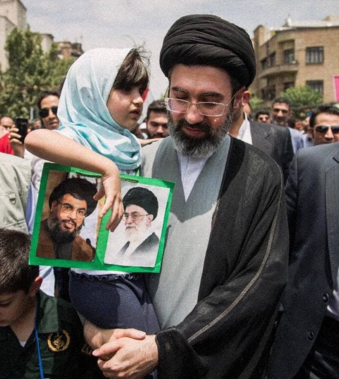 ۱۷ شهریورماه زادروز آیتالله سید مجتبی خامنهای | روایتی از یک مسیر حوزوی تا عالیترین جایگاه نظام ۱۷ شهریورماه زادروز آیتالله سید مجتبی خامنهای | روایتی از یک مسیر حوزوی تا عالیترین جایگاه نظام