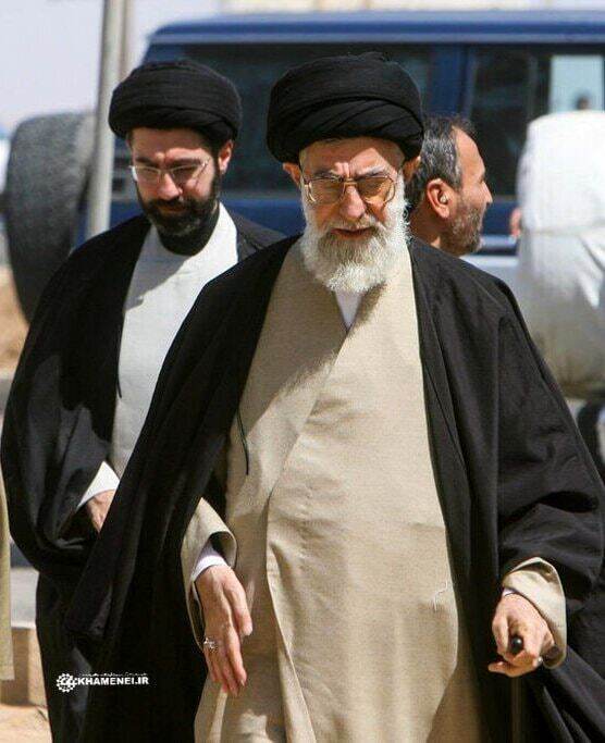 ۱۷ شهریورماه زادروز آیتالله سید مجتبی خامنهای | روایتی از یک مسیر حوزوی تا عالیترین جایگاه نظام ۱۷ شهریورماه زادروز آیتالله سید مجتبی خامنهای | روایتی از یک مسیر حوزوی تا عالیترین جایگاه نظام