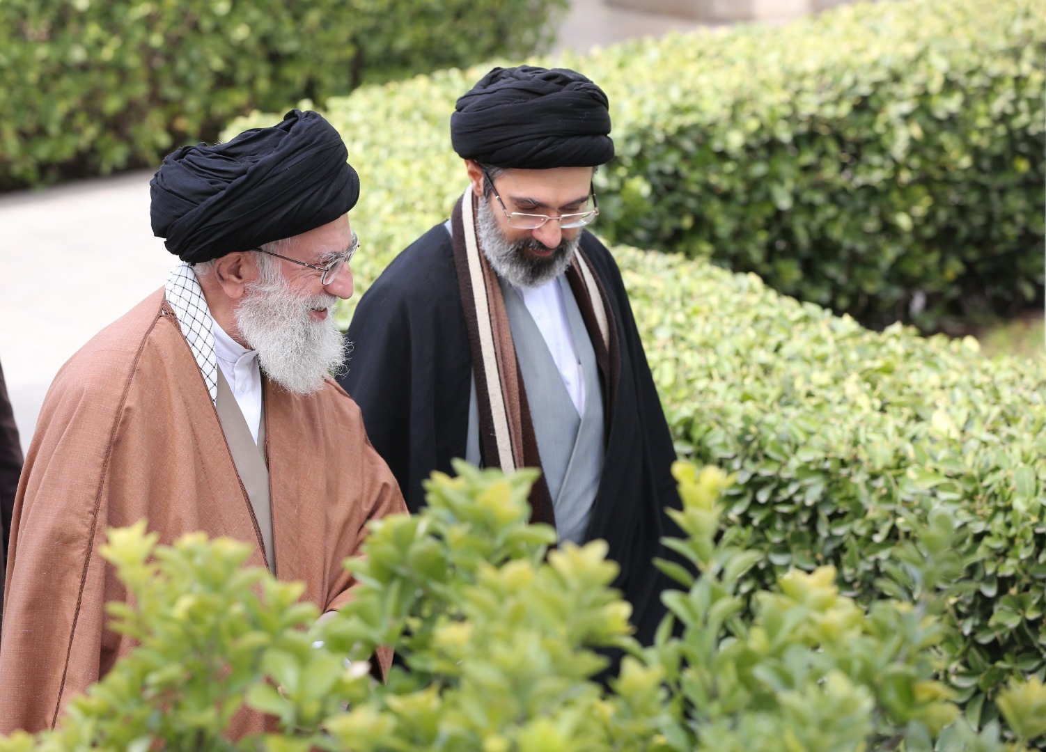 ۱۷ شهریورماه زادروز آیتالله سید مجتبی خامنهای | روایتی از یک مسیر حوزوی تا عالیترین جایگاه نظام ۱۷ شهریورماه زادروز آیتالله سید مجتبی خامنهای | روایتی از یک مسیر حوزوی تا عالیترین جایگاه نظام