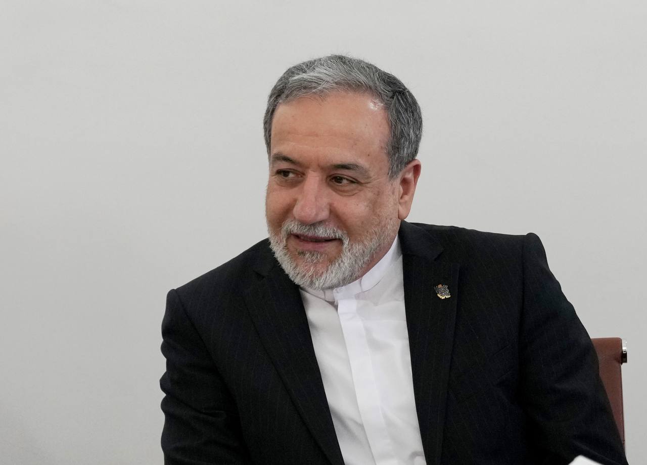 مجمع نمایندگان شرق کشور پیگیر رفع موانع همکاری با همسایگان شد | تأکید عراقچی بر تقویت دیپلماسی استانی مجمع نمایندگان شرق کشور پیگیر رفع موانع همکاری با همسایگان شد | تأکید عراقچی بر تقویت دیپلماسی استانی