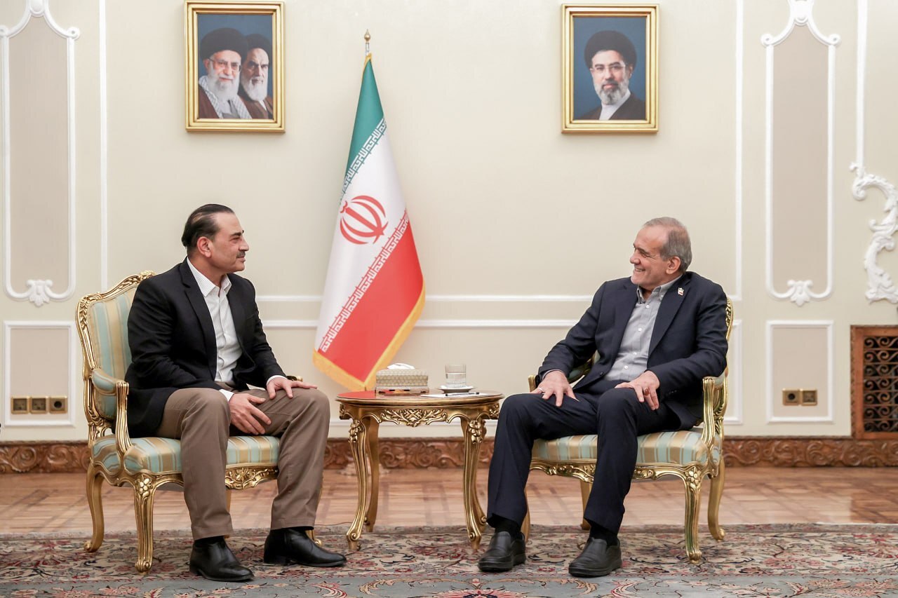 دیدار فرماندۀ ارتش پاکستان با رئیس‌جمهور ایران