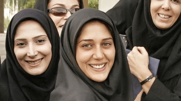 از «هما» تا فرش قرمز ونیز؛ زن ایرانی در کشاکش کلیشه‌های جهانی | نقدی بر اقتصاد توجه و مسئولیت اجتماعی سلبریتی‌ها