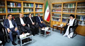 تأکید آیت‌الله علم‌الهدی بر توسعه فیبر نوری و رفع نیازهای درمانی حاشیه شهر مشهد
