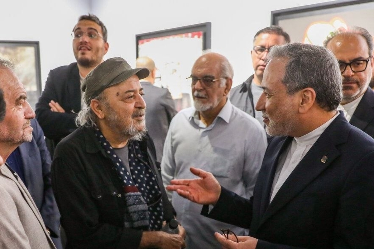 نمایشگاه نقاشی «مدرسه میناب» با آثار سیروس مقدم افتتاح شد