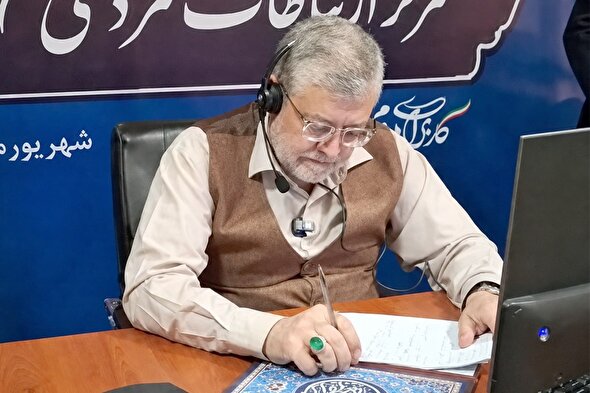 حضور شهردار مشهد مقدس در مرکز ۱۳۷ برای پاسخگویی به مردم | ارتباط مستقیم و مستمر با مردم در رضایتمندی آنها بسیار تاثیرگذار است+ فیلم