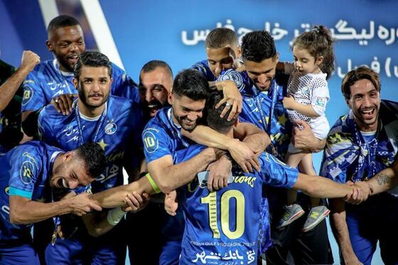 گزارش تصویری جشن قهرمانی استقلال در لیگ برتر با حضور هواداران