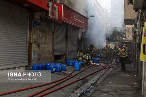 آتش‌سوزی در ساختمان ۱۰ طبقه تهران | شهادت آتش‌نشان تهرانی + تصاویر و فیلم