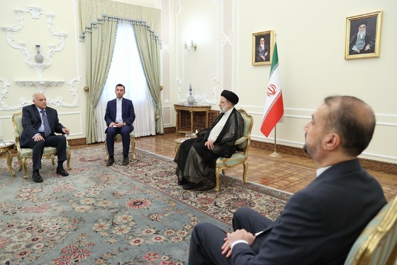 دیدار وزیر خارجه الجزایر با رئیس جمهور | رئیسی: روابط ایران و الجزایر در عرصه‌های مختلف از جمله تجاری و اقتصادی گسترش یابد