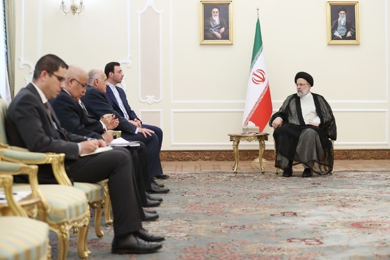 دیدار وزیر خارجه الجزایر با رئیس جمهور | رئیسی: روابط ایران و الجزایر در عرصه‌های مختلف از جمله تجاری و اقتصادی گسترش یابد