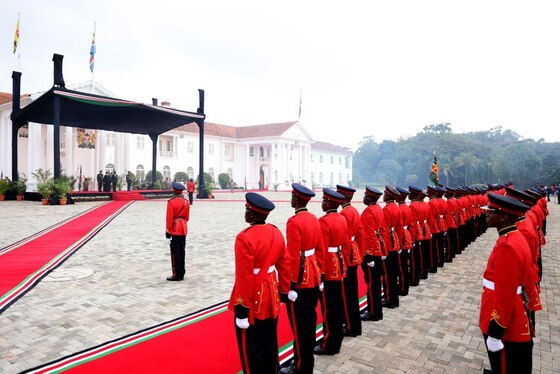 استقبال رسمی رئیس‌جمهور کنیا از رئیس جمهور ایران+ فیلم و تصاویر