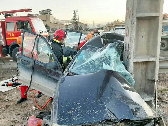 برخورد مرگبار سواری پراید با تیر برق فشار قوی