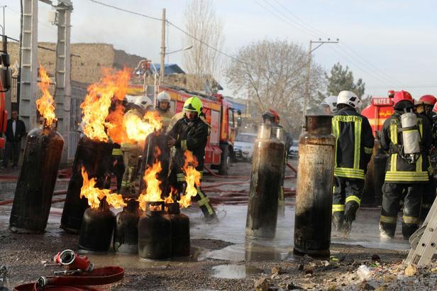 آتش‌سوزی کارخانه تولید «فوم‌های پلی اتیلن» مهار شد+عکس