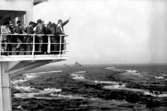 تصاویری از حضور آیت‌الله خامنه‌ای در مانور «شهادت» در خلیج‌فارس (سال ۱۳۶۶)