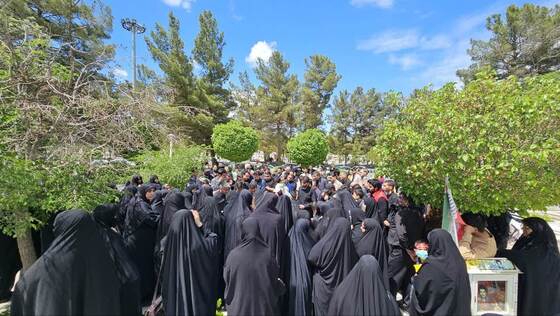 پیکر شهید تازه‌تفحص‌شده دفاع مقدس در گلزار شهدای مشهد به خاک سپرده شد + عکس