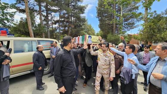 پیکر شهید تازه‌تفحص‌شده دفاع مقدس در گلزار شهدای مشهد به خاک سپرده شد + عکس