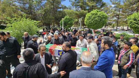 پیکر شهید تازه‌تفحص‌شده دفاع مقدس در گلزار شهدای مشهد به خاک سپرده شد + عکس