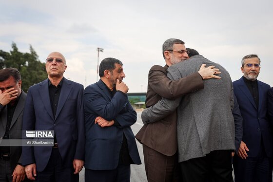 استقبال از پیکر مطهر شهدای خدمت در فرودگاه مهرآباد تهران + عکس و فیلم