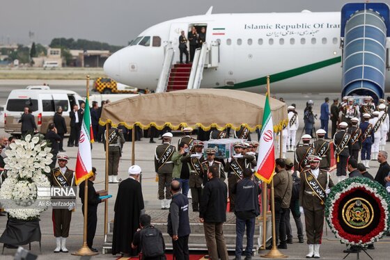 استقبال از پیکر مطهر شهدای خدمت در فرودگاه مهرآباد تهران + عکس و فیلم