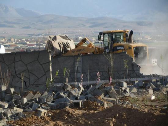 تخریب ساخت و ساز‌های غیرمجاز در روستای زاک مشهد+تصاویر