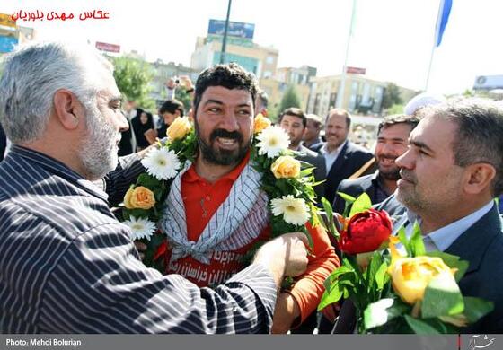 ورود جانبازان دوچرخه سوار حامل پرچم حرم حضرت ابوالفضل(ع) به مشهد