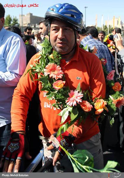 ورود جانبازان دوچرخه سوار حامل پرچم حرم حضرت ابوالفضل(ع) به مشهد