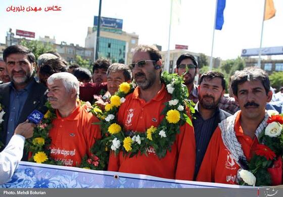 ورود جانبازان دوچرخه سوار حامل پرچم حرم حضرت ابوالفضل(ع) به مشهد