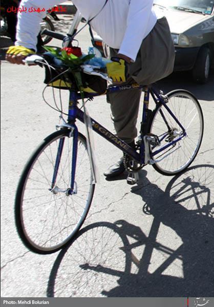 ورود جانبازان دوچرخه سوار حامل پرچم حرم حضرت ابوالفضل(ع) به مشهد