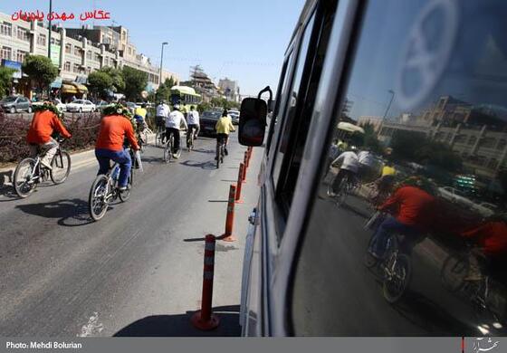 ورود جانبازان دوچرخه سوار حامل پرچم حرم حضرت ابوالفضل(ع) به مشهد