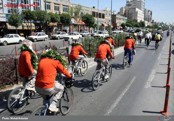 ورود جانبازان دوچرخه سوار حامل پرچم حرم حضرت ابوالفضل(ع) به مشهد