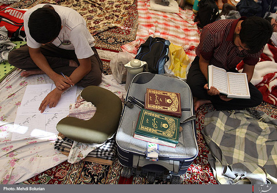 مراسم معنوي اعتكاف در حرم رضوي-2