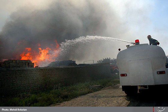 آتش سوزی در انبار جعبه بلوار کشاورز-2