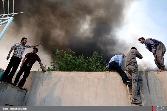 آتش سوزی در انبار جعبه بلوار کشاورز-2