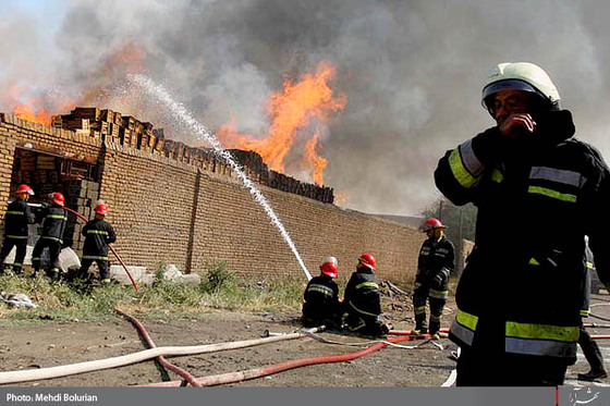 آتش سوزی در انبار جعبه بلوار کشاورز-2