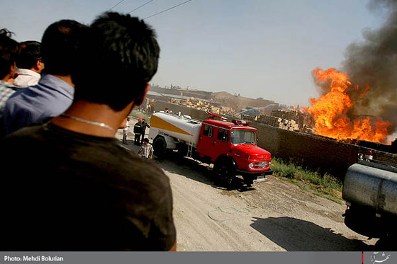 آتش سوزی در انبار جعبه بلوار کشاورز-2