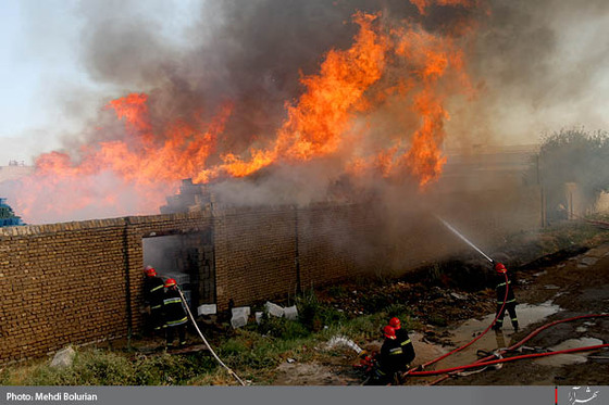 آتش سوزی در انبار جعبه بلوار کشاورز-2