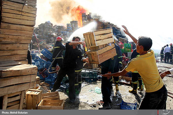 آتش سوزی در انبار جعبه بلوار کشاورز-2