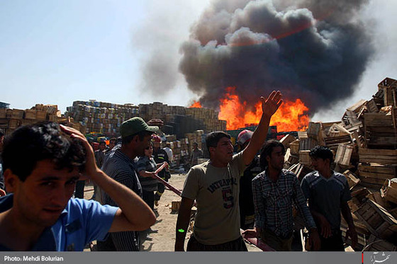 آتش سوزی در انبار جعبه بلوار کشاورز-2