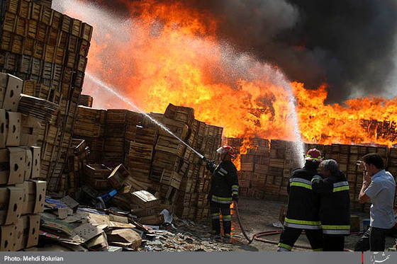 آتش سوزی در انبار جعبه بلوار کشاورز-2