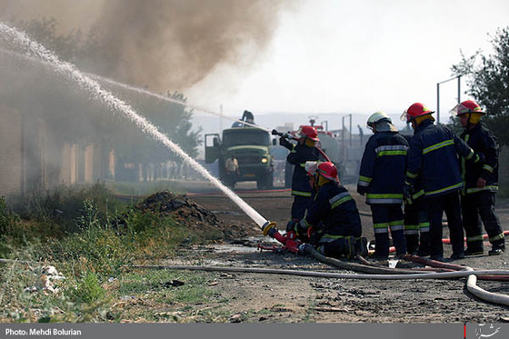 آتش سوزی در انبار جعبه بلوار کشاورز-1