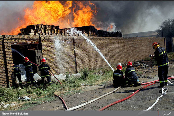 آتش سوزی در انبار جعبه بلوار کشاورز-1