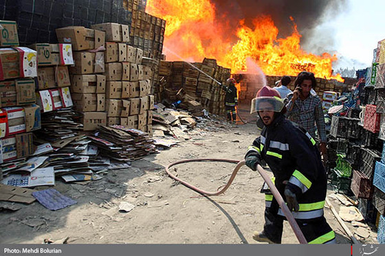 آتش سوزی در انبار جعبه بلوار کشاورز-1