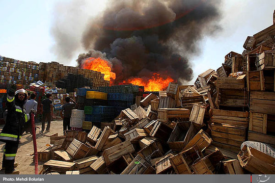 آتش سوزی در انبار جعبه بلوار کشاورز-1