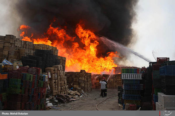 آتش سوزی در انبار جعبه بلوار کشاورز-1
