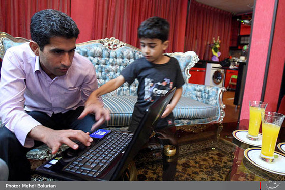 لحظاتی قبل ازفینال جام نوزدهم باخانواده کامرانی فر