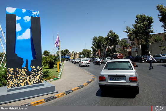 شــــهر در انتظار منجــــي