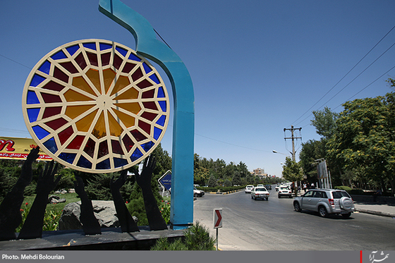 شــــهر در انتظار منجــــي