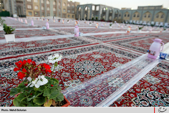 اطعام زائران بارگاه قدسی حضرت رضا(ع)  