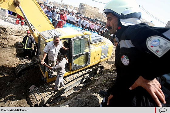 ريزش قسمتي از آسفالت در بلوار ابوطالب مشهد